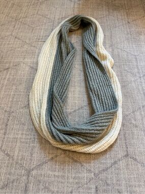 GAP Two-Tone Knit Infinity Scarf - Cream & Gray